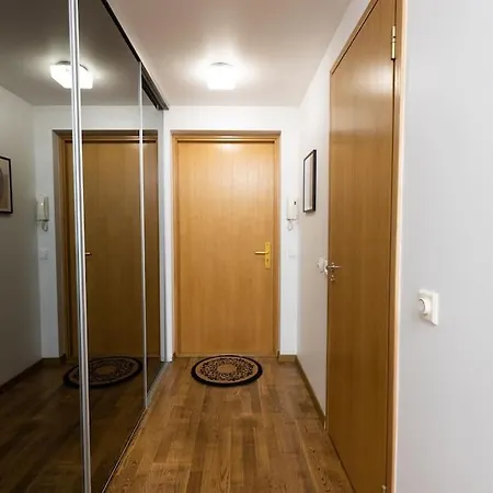 Modern & Cozy Place In The Very Heart Of Апартаменти *