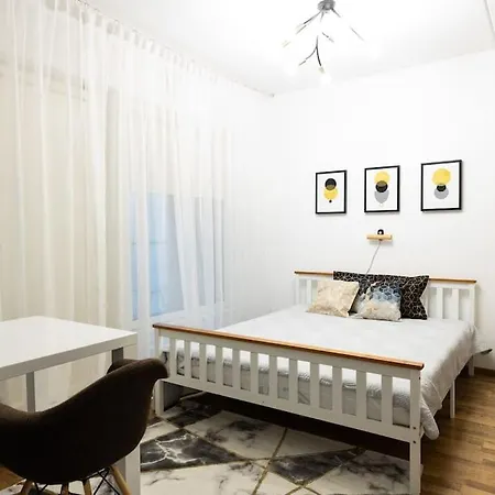 Modern & Cozy Place In The Very Heart Of