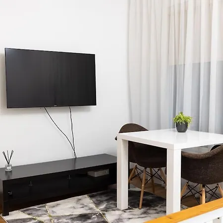 Modern & Cozy Place In The Very Heart Of *